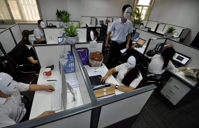 Wearing-Mask-in-the-Office-768x493-1